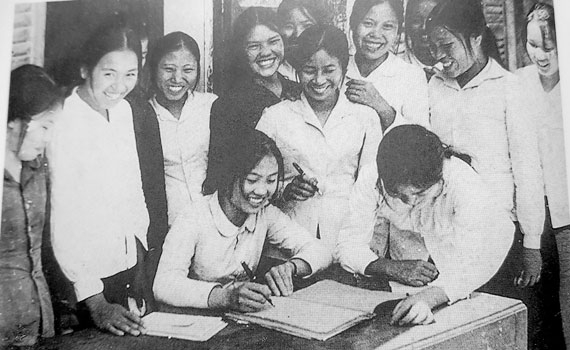 Phụ nữ tham gia cách mạng